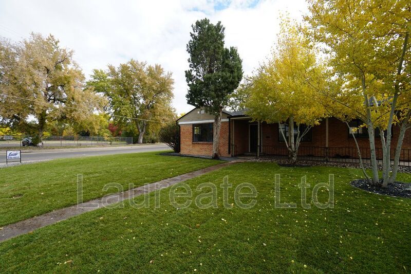 Spacious 3+ Bedroom triplex unit 2 blocks from City Park!!! property image