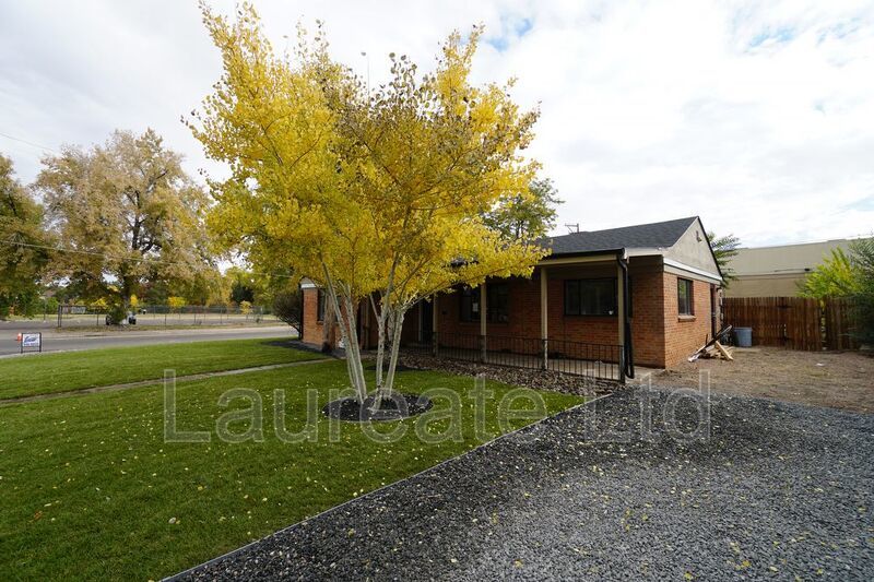 Spacious 3+ Bedroom triplex unit 2 blocks from City Park!!! property image