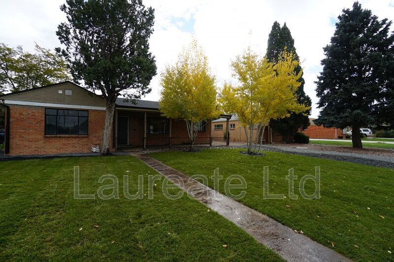 Spacious 3+ Bedroom triplex unit 2 blocks from City Park!!! property image