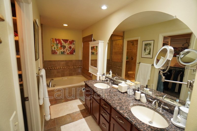 Stunning 2 Story Townhome with Finished Basement in the Heart of Lone Tree!!! property image