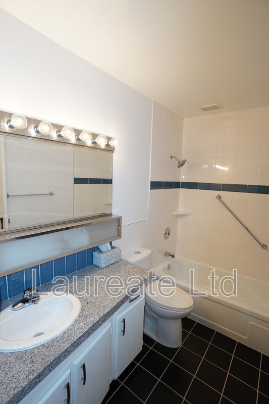 Bright and Open 2bd 2Ba 3rd floor Condo in 55+ Windsor Gardens Community property image