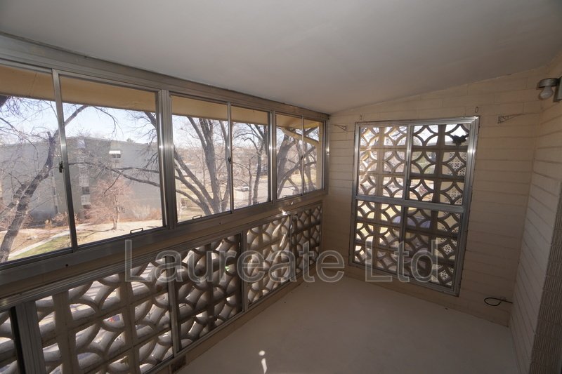 Bright and Open 2bd 2Ba 3rd floor Condo in 55+ Windsor Gardens Community property image