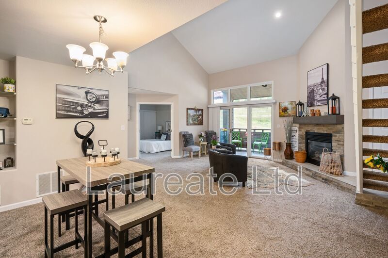 Stunning penthouse unit in sought after Genesee Village! property image