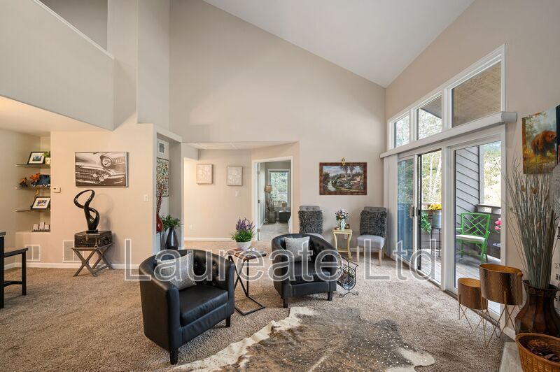 Stunning penthouse unit in sought after Genesee Village! property image