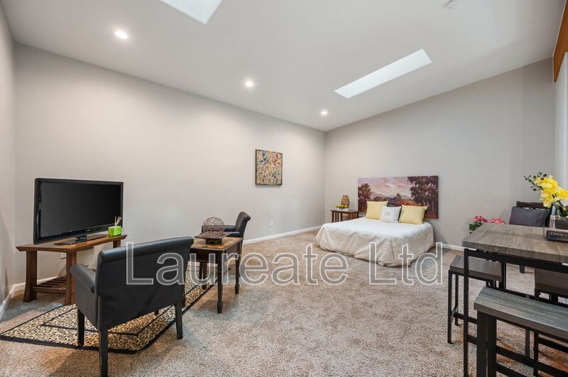 Stunning penthouse unit in sought after Genesee Village! property image