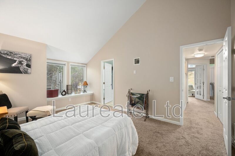 Stunning penthouse unit in sought after Genesee Village! property image