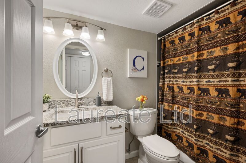 Stunning penthouse unit in sought after Genesee Village! property image