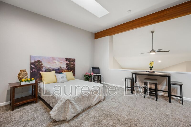 Stunning penthouse unit in sought after Genesee Village! property image