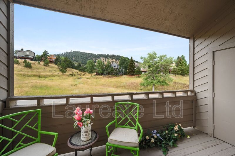 Stunning penthouse unit in sought after Genesee Village! property image