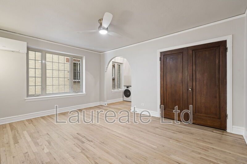 Stunning remodeled 1 bedroom unit in Historic building in the Heart of Capitol Hill!! property image