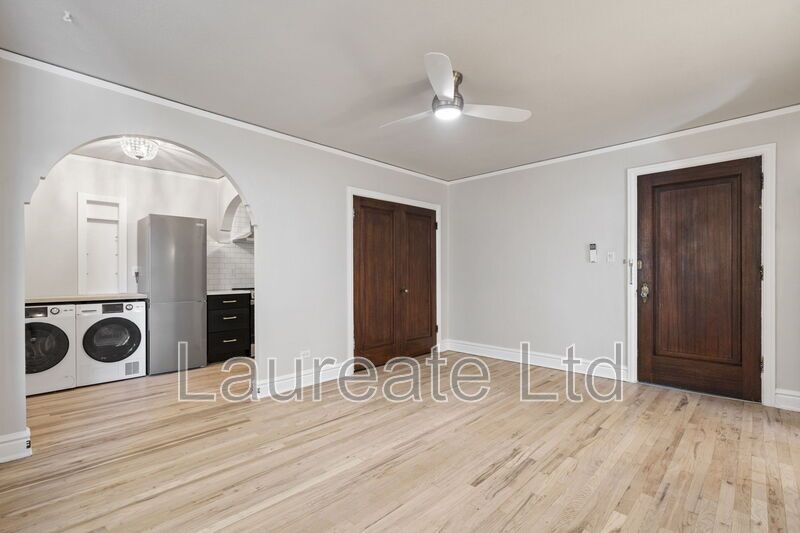 Stunning remodeled 1 bedroom unit in Historic building in the Heart of Capitol Hill!! property image