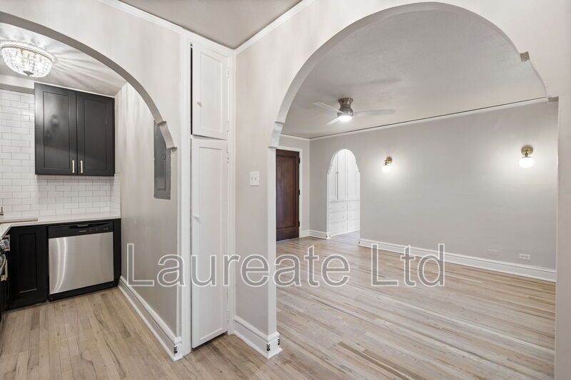 Stunning remodeled 1 bedroom unit in Historic building in the Heart of Capitol Hill!! property image