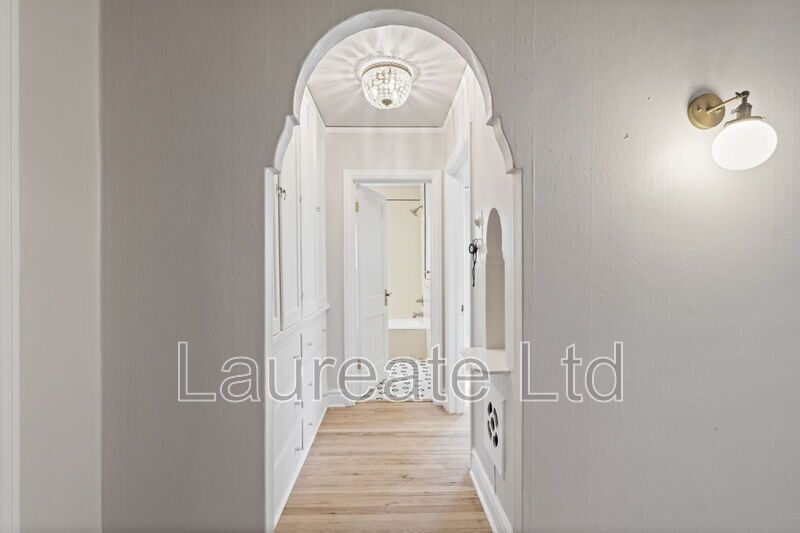 Stunning remodeled 1 bedroom unit in Historic building in the Heart of Capitol Hill!! property image