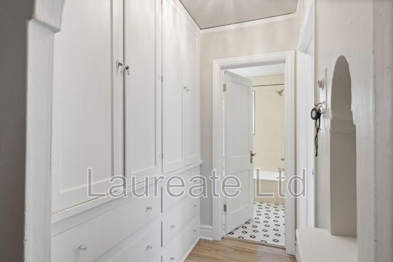 Stunning remodeled 1 bedroom unit in Historic building in the Heart of Capitol Hill!! property image