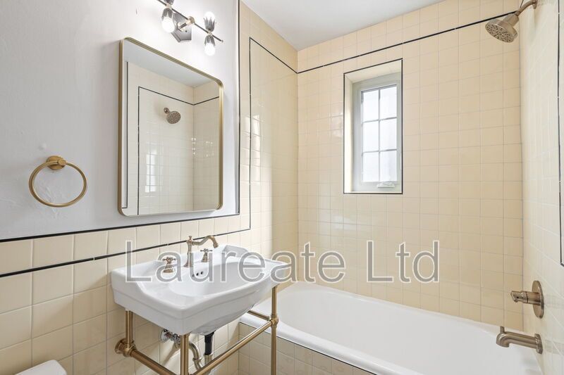 Stunning remodeled 1 bedroom unit in Historic building in the Heart of Capitol Hill!! property image
