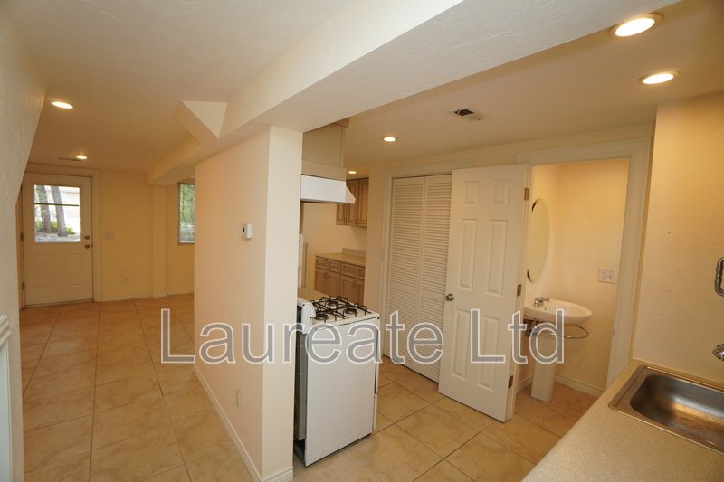 Charming 1 bedroom Single Family Carriage Home in the Heart of DU!!! property image