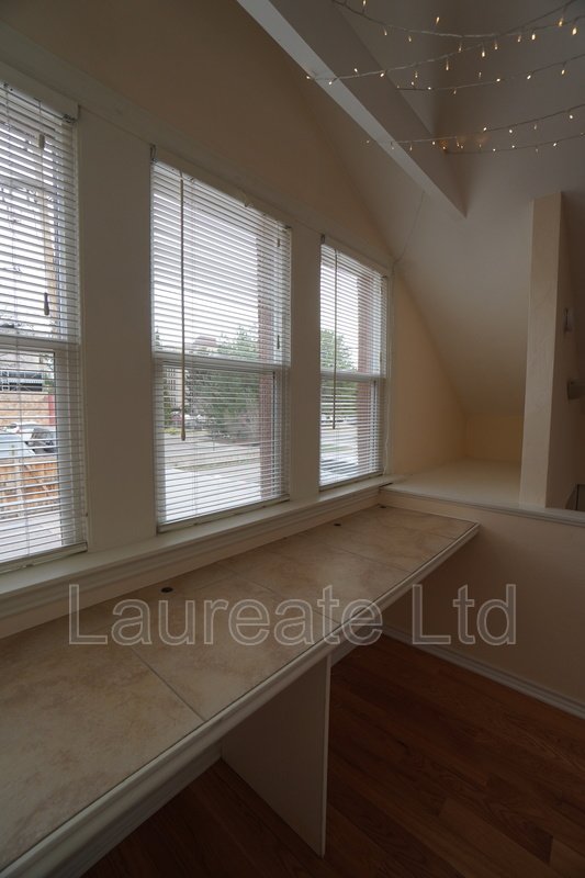 Charming 1 bedroom Single Family Carriage Home in the Heart of DU!!! property image