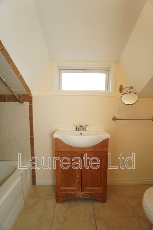 Charming 1 bedroom Single Family Carriage Home in the Heart of DU!!! property image