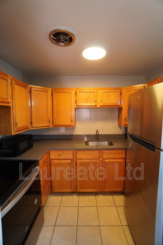 Spacious 2 Bed 1 Bath 2nd Floor unit in Lakewood!!! property image