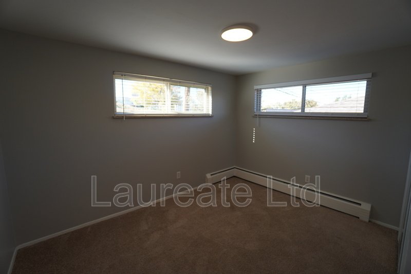 Spacious 2 Bed 1 Bath 2nd Floor unit in Lakewood!!! property image