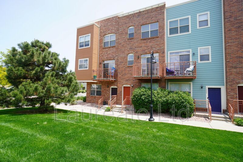 Beautiful Olde Town Arvada Townhome - Water Tower Village property image