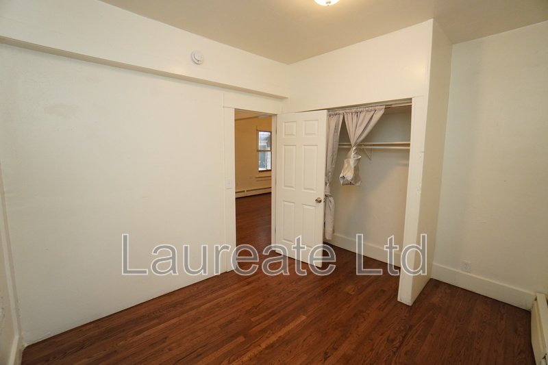 Spacious 3 Bd Upper Unit of Duplex in Aurora! property image