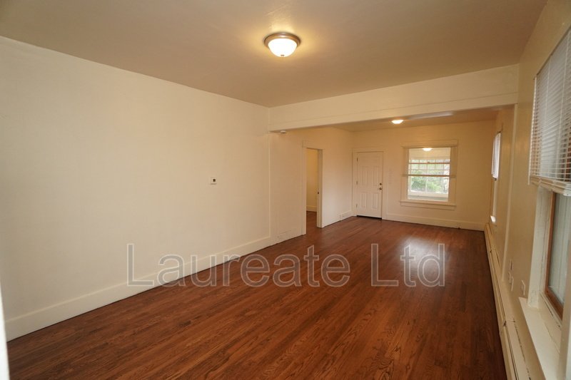Spacious 3 Bd Upper Unit of Duplex in Aurora! property image