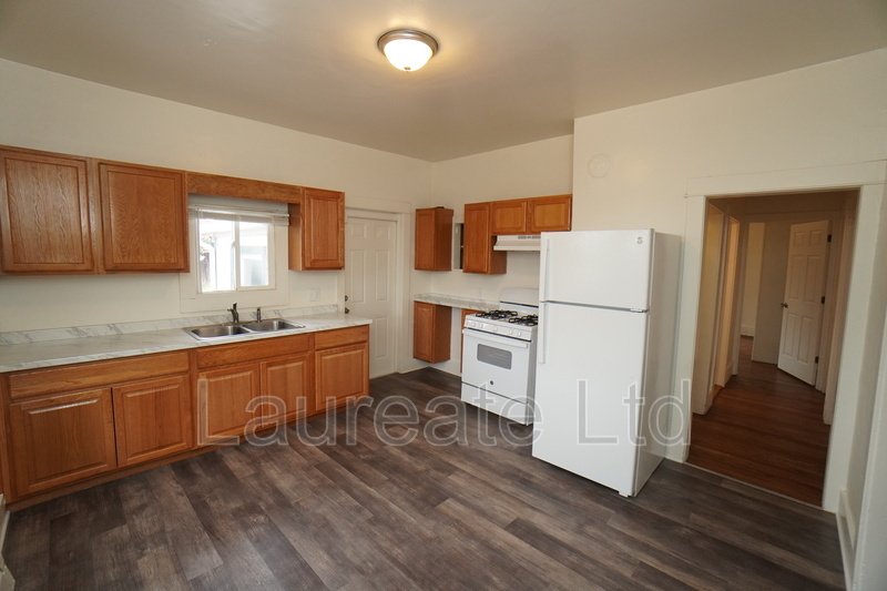 Spacious 3 Bd Upper Unit of Duplex in Aurora! property image