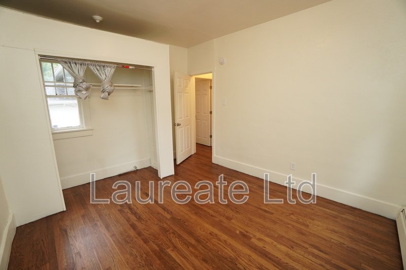 Spacious 3 Bd Upper Unit of Duplex in Aurora! property image