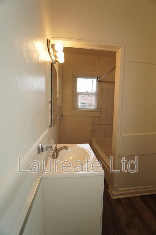 Spacious 3 Bd Upper Unit of Duplex in Aurora! property image