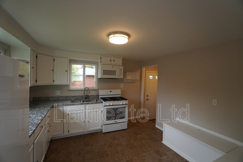 Newely Remodeled Spacious 3Bd Front Duplex in the Heart of Littleton!! property image