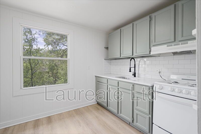 Newly Remodeled Studios in  the Heart of Colorado Springs!! property image