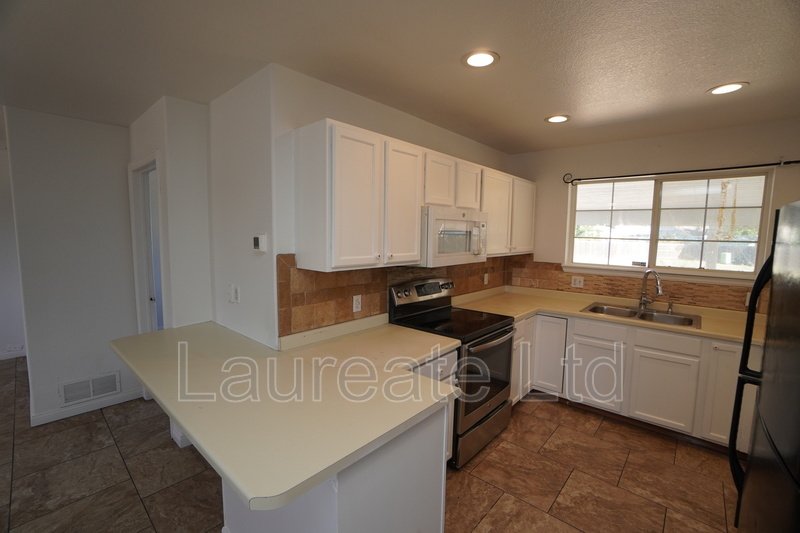 Spacious 6 Bedroom 3.5 bath 2 Story home with finished basement in Montbello!!! property image