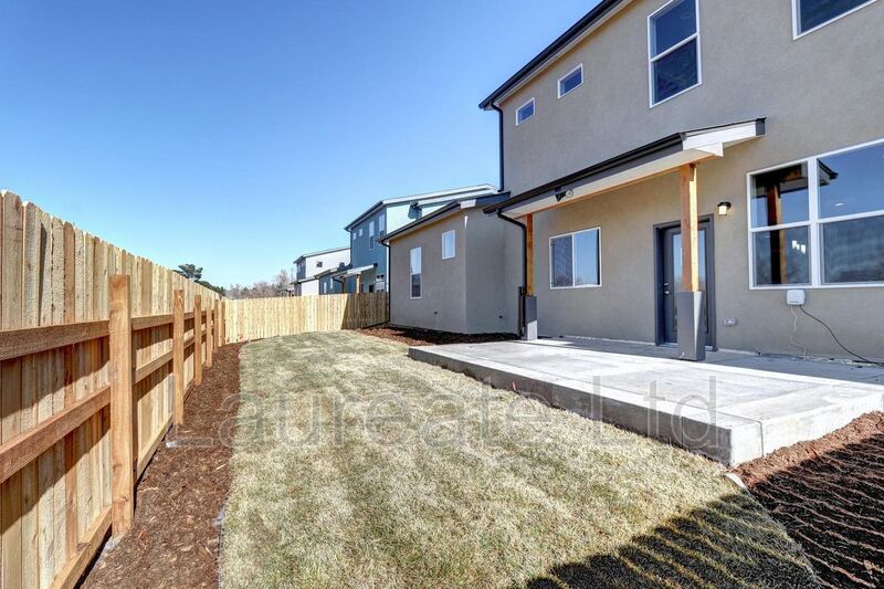 Sprawling 2 Story 4Bd 3.5Ba @ THE GARDENS ON JULIET property image