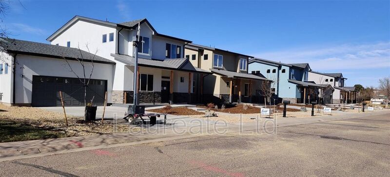 Sprawling 2 Story 4Bd 3.5Ba @ THE GARDENS ON JULIET property image