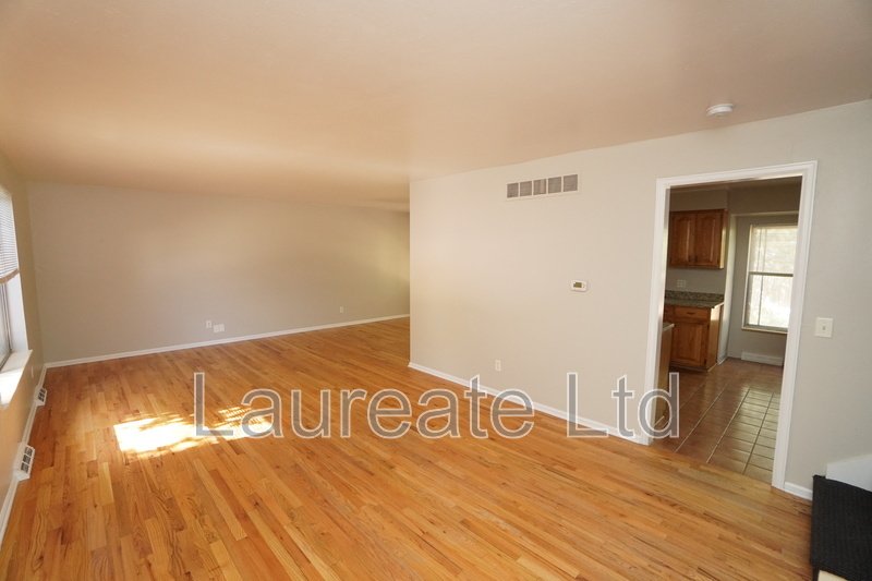 Spacious 4 Bedroom 3 Bathroom with Finished Basement in Aurora! property image