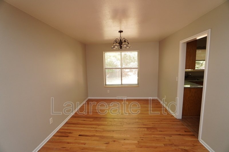 Spacious 4 Bedroom 3 Bathroom with Finished Basement in Aurora! property image