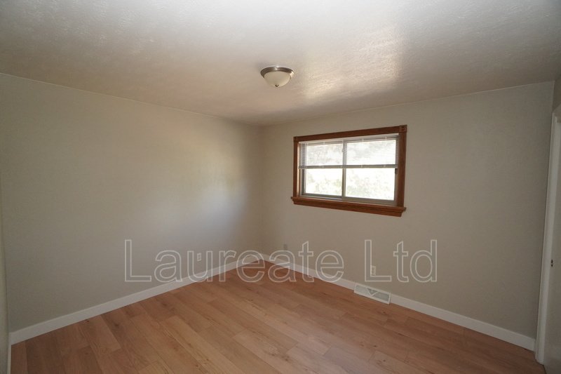 Spacious 4 Bedroom 3 Bathroom with Finished Basement in Aurora! property image