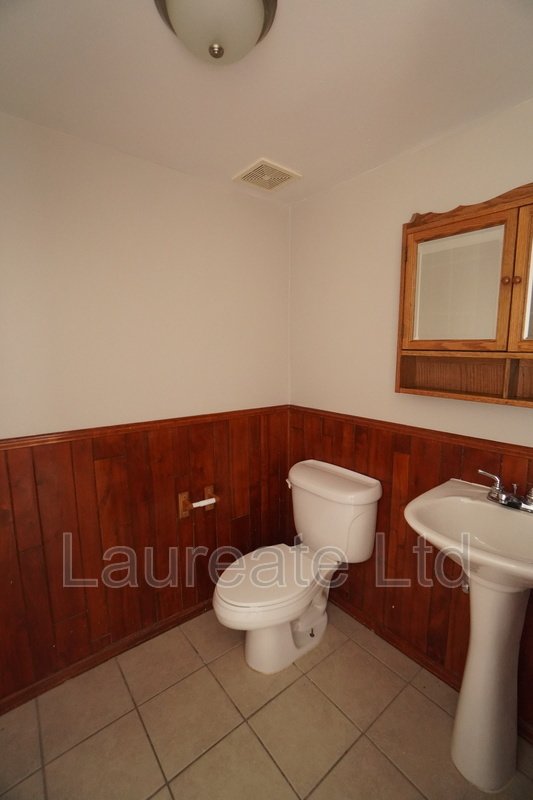 Spacious 4 Bedroom 3 Bathroom with Finished Basement in Aurora! property image