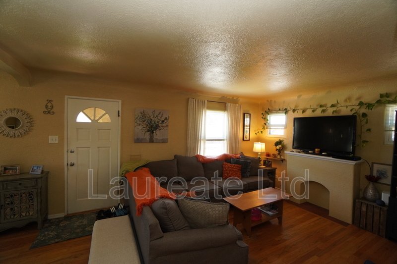 Charming 1 Bedroom Single Family Home with basement in Downtown Englewood!! property image