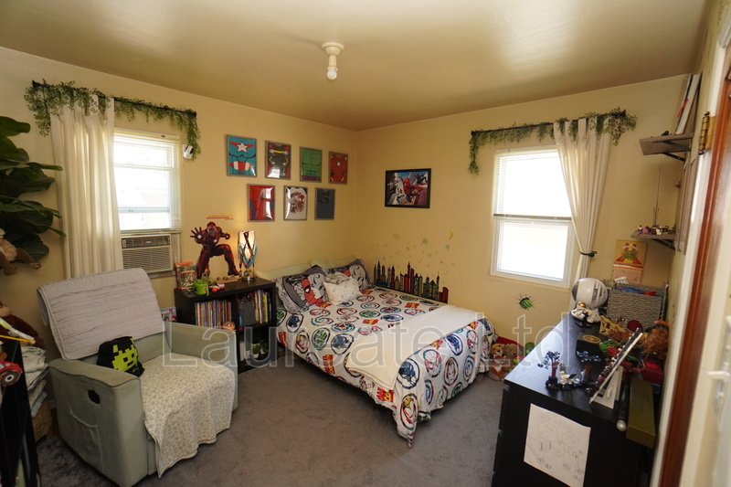 Charming 1 Bedroom Single Family Home with basement in Downtown Englewood!! property image