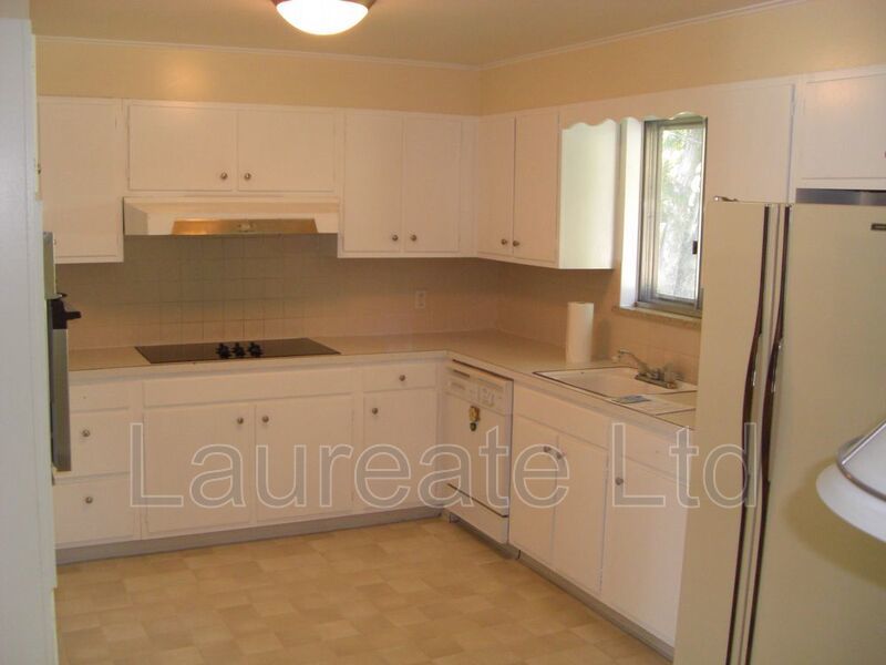 Nice 3+ Bed 2 bath in SE Denver - MUST SEE!! property image