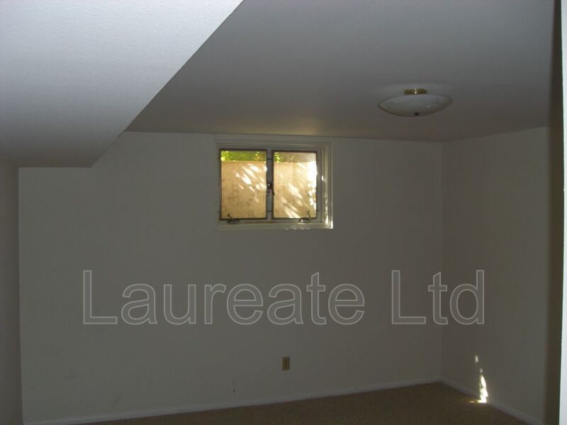 Nice 3+ Bed 2 bath in SE Denver - MUST SEE!! property image