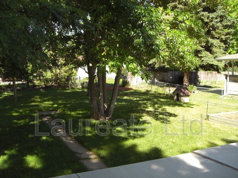 Nice 3+ Bed 2 bath in SE Denver - MUST SEE!! property image
