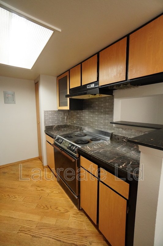 Spacious Top Floor 2 Bd 2 Ba End Unit Minutes to DTC!! property image