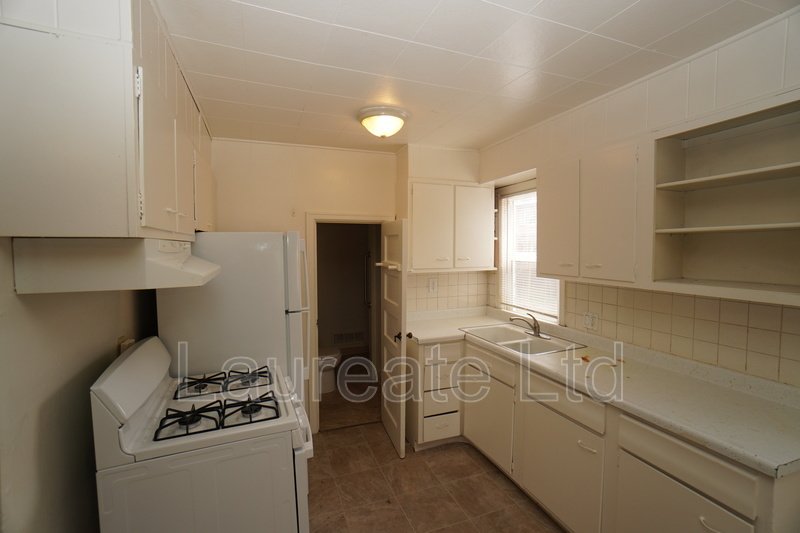 Adorable 1 Bedroom Carriage House in Aurora property image