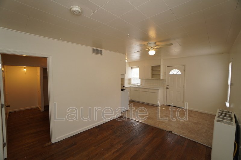 Adorable 1 Bedroom Carriage House in Aurora property image