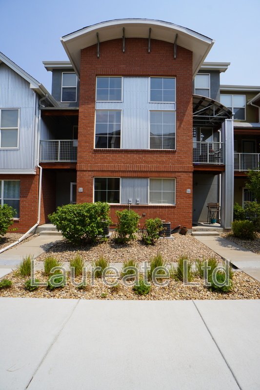 Light and Bright 3-story 1 Bedroom Townhome property image