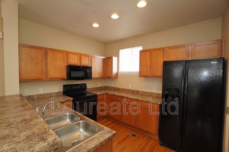 Light and Bright 3-story 1 Bedroom Townhome property image