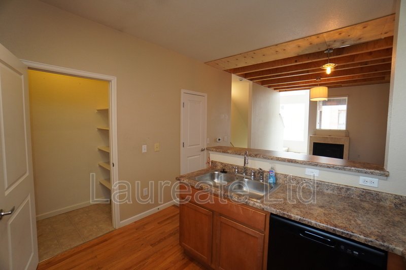 Light and Bright 3-story 1 Bedroom Townhome property image